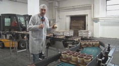 Neodmysliteľne patrí k údeninám. Boli sme sa pozrieť, ako sa vyrába horčica