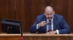 Parlament prerušil rokovanie do pondelka, lídri sa majú dohodnúť na postupe