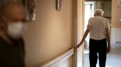 Francúzsko opäť povoľuje návštevy v domoch dôchodcov