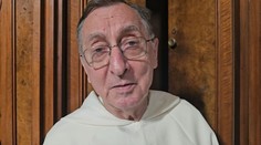 Je jediným slovensky hovoriacim spovedníkom v pápežských bazilikách. Dokáže to v ôsmich jazykoch