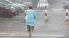 SHMÚ vydal výstrahy pred búrkami na väčšine územia Slovenska