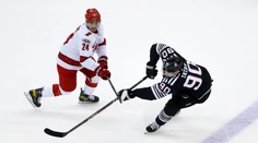 Tatar si pripísal dve asistencie, Halák vychytal víťazstvo