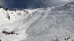 Rusko: Prvá lavína zasypala ťažiara zlata, druhá 10 záchranárov, ktorí mu prišli na pomoc