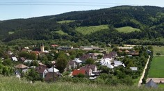 Podvodníci obrali starých ľudí o šesť rodinných domov