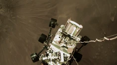 Robotické vozidlo Perseverance absolvovalo prvú jazdu na Marse