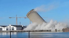 Demolácia sa nevydarila. Veža spadla na vedľajšiu budovu