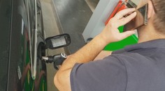 Šikanovanie alebo dôležité opatrenie? Pozreli sme sa na zákaz telefonovania pri tankovaní