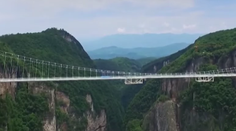 Kvôli preťaženiu Dočasne uzatvorili najvyšší a najdlhší sklenený most na svete