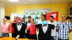 Je toto najkurióznejší futbalový dres? Španielsky tím si oblečie smoking
