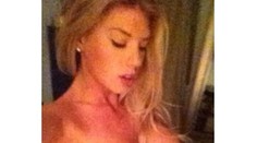 Modelka s najväčšími prsiami omylom zverejnila súkromnú erotickú foto!