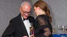 Rozvedený Heriban v spoločnosti krásnej ženy. Je to exmanželka známeho herca