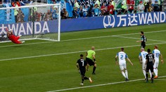 Messiho bolí penalta, ktorú mu chytil islandský režisér