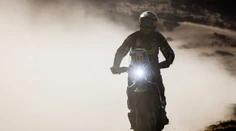 Svitko obhájil vlaňajšiu priečku, svoj štrnásty Dakar venoval otcovi. Varga tesne za pódiom