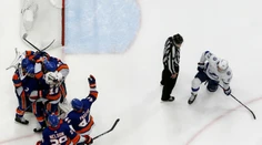 Islanders zdolali Tampu Bay a vyrovnali stav série na 2 : 2. Černák opäť asistoval