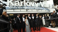 Tajná svadba herečky a režiséra: Prezradili ich obrúčky na červenom koberci