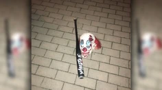 Scéna ako z hororového filmu. V Nitre muž v maske klauna s bejzbalovou pálkou ohrozoval ľudí