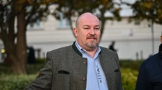 Rudolf Huliak fajčil v priestoroch parlamentu, kde je to prísne zakázané. Je to moja súkromná kancelária, tvrdí