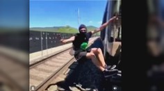 Medzi mladými Slovákmi sa rozmohol trainsurfing. V zahraničí už pri ňom prišli o život desiatky detí