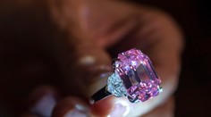 Milovníci šperkov, potešíme vás. Objavili nový minerál, môže byť drahším ako diamant
