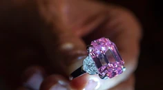 Milovníci šperkov, potešíme vás. Objavili nový minerál, môže byť drahším ako diamant