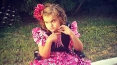 Pre vzácne ochorenie jej dcéra nemala nikdy chodiť ani rozprávať. Po 18 rokoch sa však zázrakom postavila na nohy