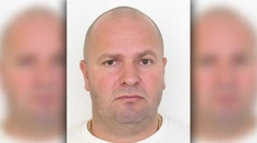 Údajný komplic vrahov podnikateľa Szűcsa sa na polícii prihlásil sám. Odhalila ho krvavá bankovka