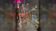 Muža, ktorý nahý pobehoval po Nitre a dal facku policajtovi, prepustili z psychiatrie