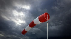 Z Atlantiku sa valí supertropická búrka. Prinesie do Európy vietor so silou orkánu
