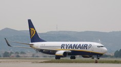 V lietadle Ryanairu smerujúceho do Zadaru klesol tlak, ošetrili 33 pasažierov