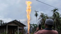 Na ropnom vrte v Indonézii vypukol požiar, zomrelo najmenej 18 ľudí