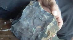 VIDEO: Výrobcovi rakiev spadol na strechu vzácny meteorit. Vďaka tomu je z neho milionár