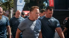 Útok na Arnolda Schwarzeneggera: Neznámy muž ho tvrdo skopol na športovej súťaži