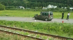 Na Spiši auto narazilo do motorového vlaku, ktorý sa vykoľajil