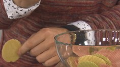 Dr. Bukovský si posvietil na zeleninové čipsy