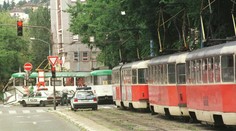 V bratislavskej Dúbravke zrazila električka 18-ročné dievča