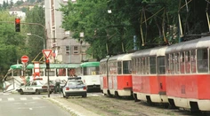 V bratislavskej Dúbravke zrazila električka 18-ročné dievča