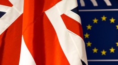 Británia a EÚ sa už hádajú o načasovaní rokovaní o rozchode