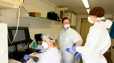 Máme 9 425 nových prípadov, počet hospitalizovaných sa mierne znížil
