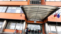 Jednu z bratislavských vysokých škôl strážia policajti. Chcú eliminovať potenciálne bezpečnostné riziko