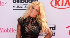 Britney Spears šantila v bazéne so svojím sexi priateľom. Ukázala postavičku ako lusk!