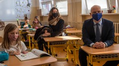 Bratislava otvorila prvé školy, v niektorých sa naopak neučilo ani online