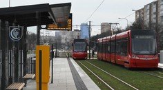V Bratislave bude od pondelka jazdiť o štvrtinu menej električiek a trolejbusov