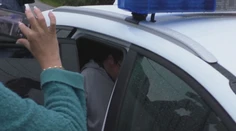 Žiakovi, ktorý sa v Novákoch oháňal sekerou, väzenie nehrozí. Domov sa však zrejme tak skoro nedostane