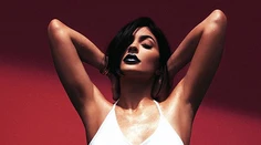 Kylie Jenner prvýkrát ukázala prsia v plnej kráse