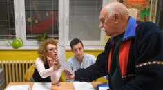 Mnohí členovia volebných komisií, ale aj samotní voliči ignorovali odporúčanie hlavného hygienika