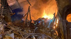 Rusi opäť zaútočili na Záporožie. Raketa zasiahla obytnú budovu práve v čase, keď ľudia spali