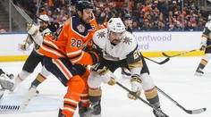 VIDEO-NHL: V Edmontone padlo päť gólov, Carolíina v prvej minúte skórovala dvakrát