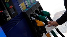 Vojna ženie ceny benzínu a nafty nahor. Pozrite si, koľko hodín musíte odpracovať na plnú nádrž