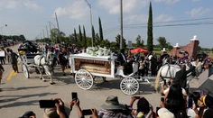 Houston sa rozlúčil s Georgom Floydom: Zlatá truhla, biely koč a známe tváre