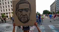 Na kauciu prepustili jedného z policajtov, ktorí zatýkali Floyda